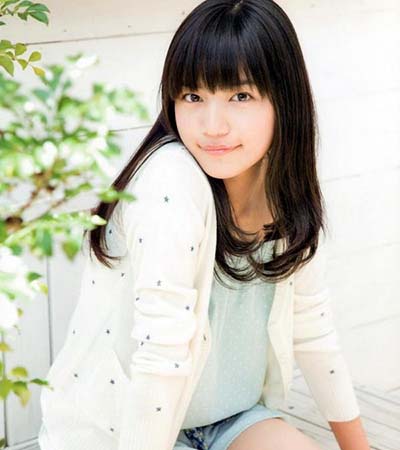 年収は6億超えの川口春奈はニコラのモデルでデビュー