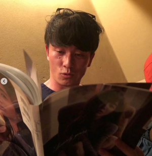 田中みな実のファスト写真集をまじまじと見ている藤森慎吾にはこの頃彼女がいた